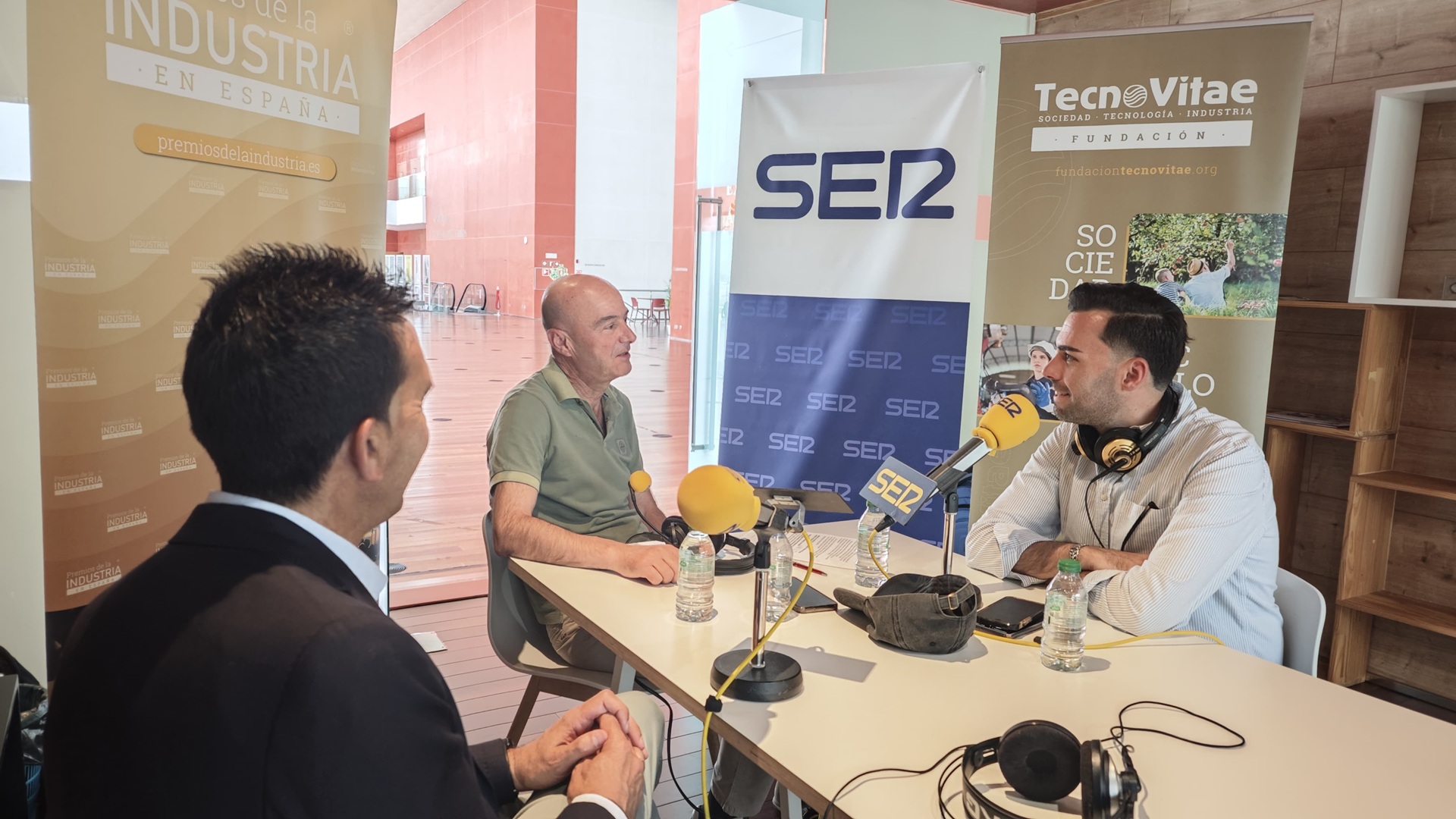 La Cadena SER emite un programa especial desde el Centro Cultural Miguel Delibes con motivo de los VIII Premios de la Industria en España