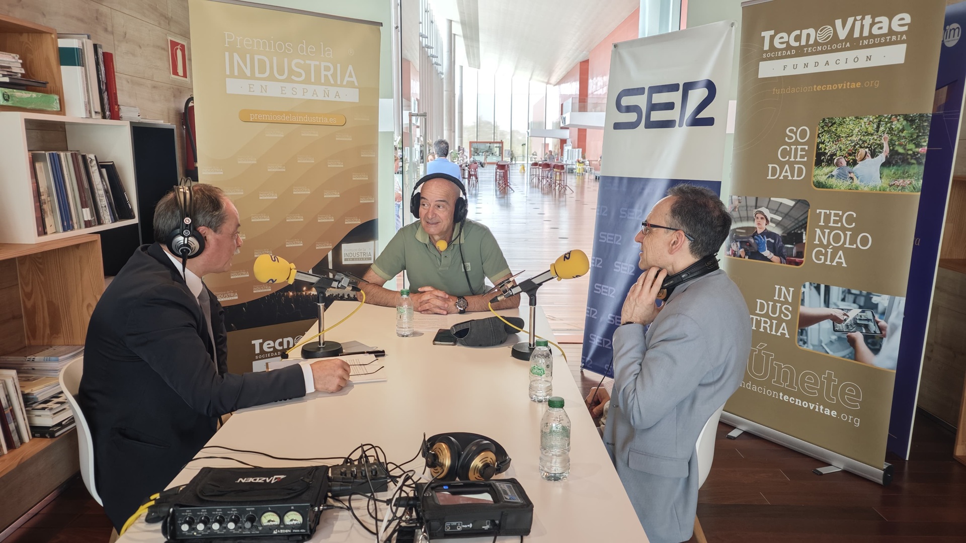 La Cadena SER emite un programa especial desde el Centro Cultural Miguel Delibes con motivo de los VIII Premios de la Industria en España