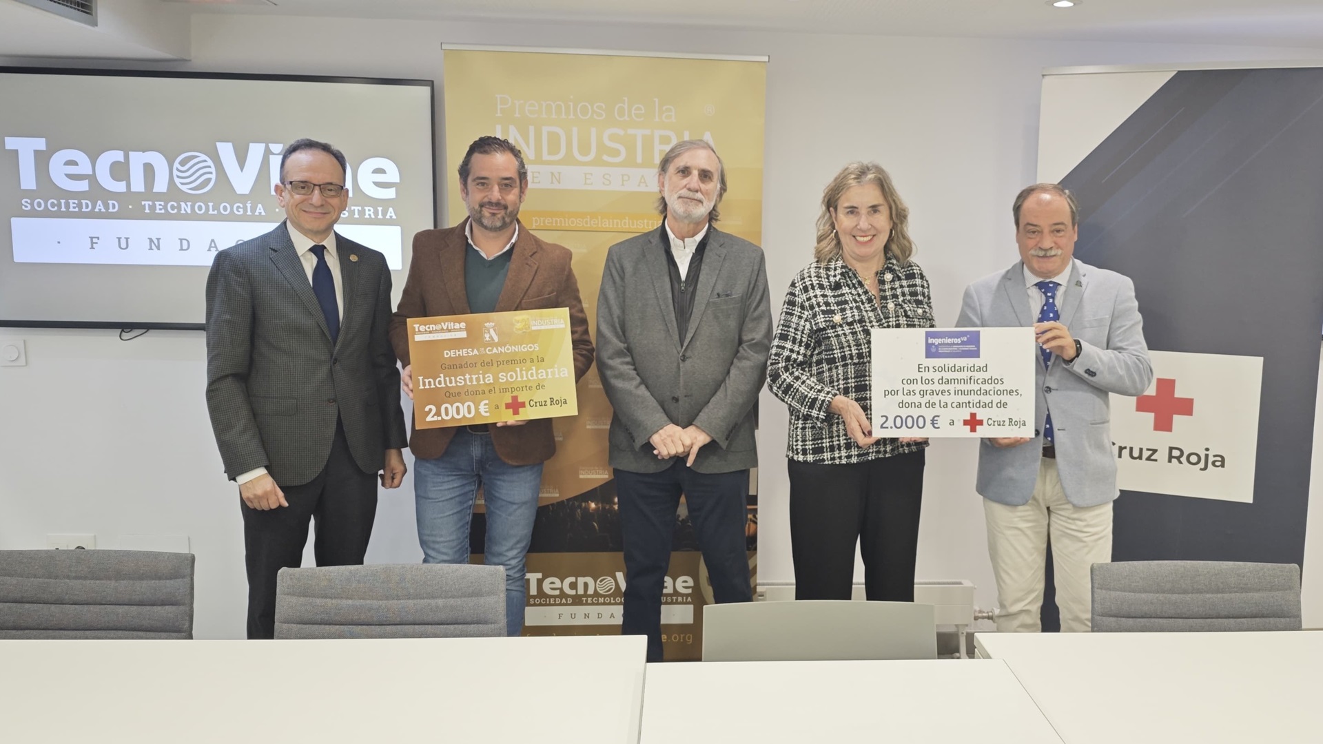 Cruz Roja recibe 2.000 euros donados por TecnoVitae en los VII Premios de la Industria en España